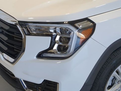 Used 2023 GMC Terrain SLE w/ Driver Convenience Package FWD image 11