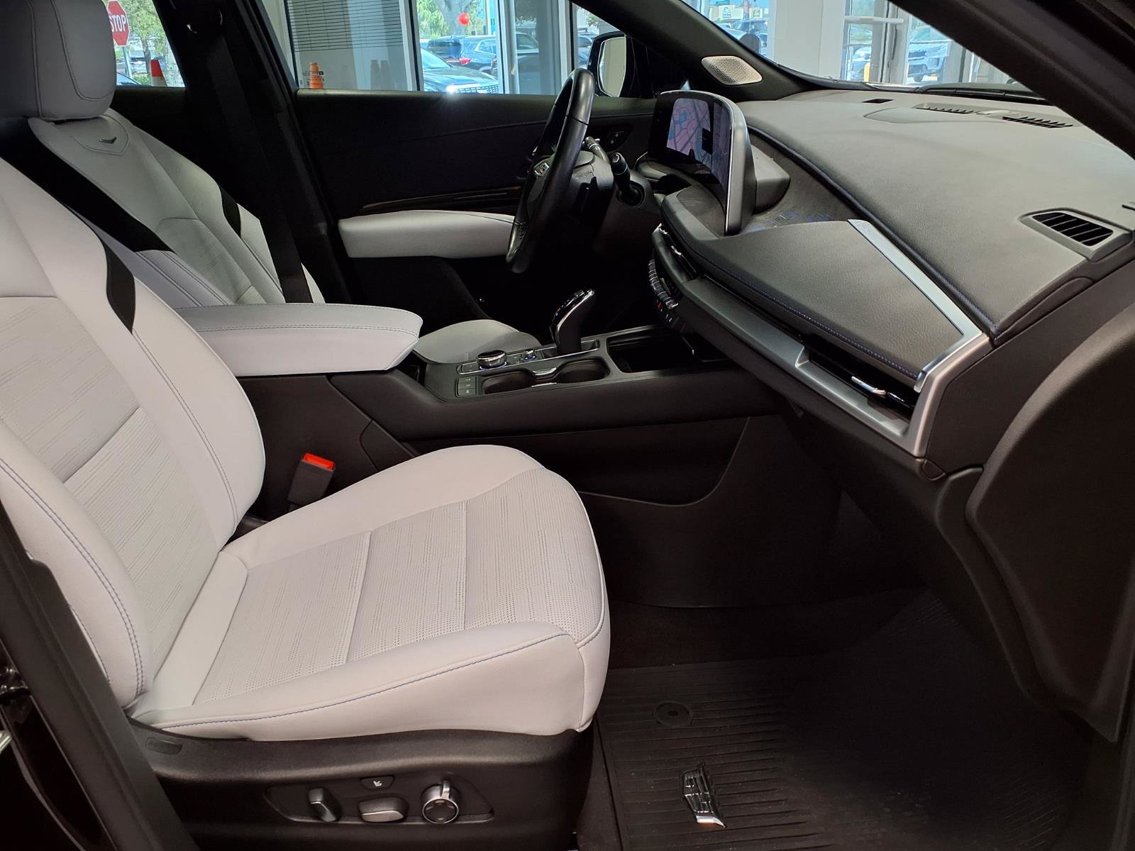 Certified 2025 Cadillac XT4 Sport FWD image 10