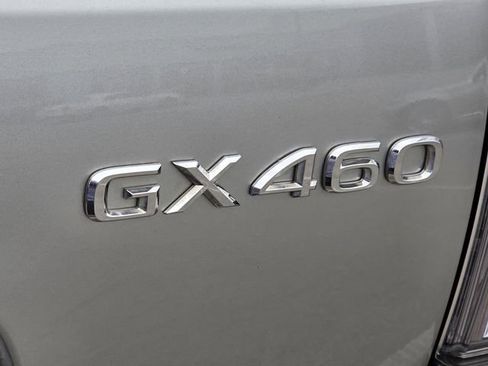 Used 2021 Lexus GX 460 Luxury w/ Accessory Package AWD/4WD image 38