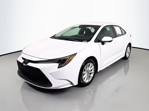 Certified 2021 Toyota Corolla LE image 3