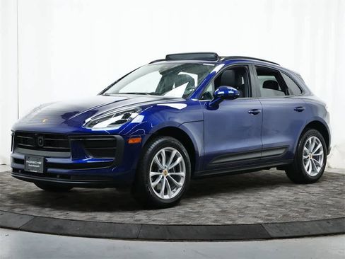 Used 2025 Porsche Macan image 1