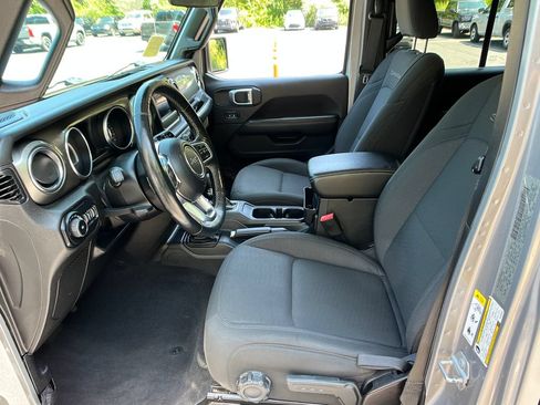 Used 2019 Jeep Wrangler Unlimited Sahara w/ Cold Weather Group AWD/4WD image 9