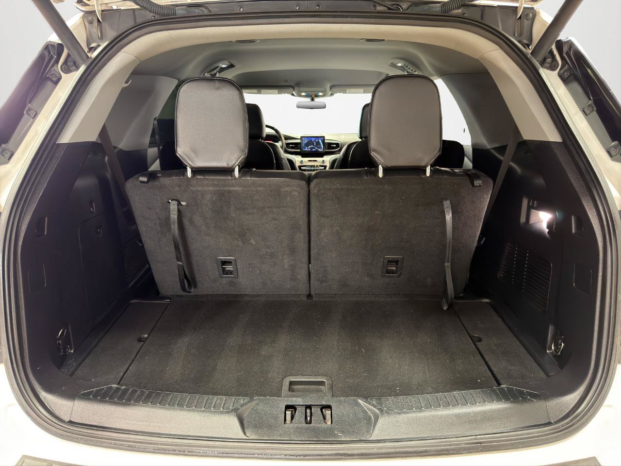 Used 2022 Ford Explorer XLT w/ Equipment Group 202A RWD image 26