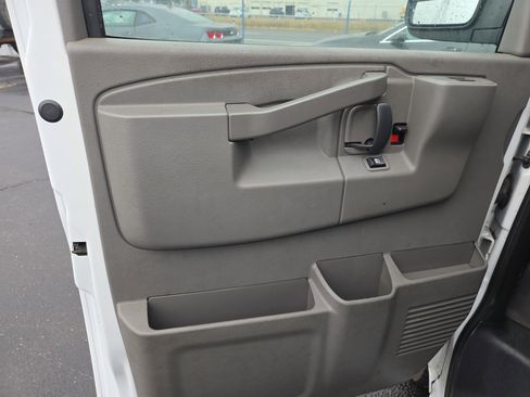 Used 2017 Chevrolet Express 2500 image 10