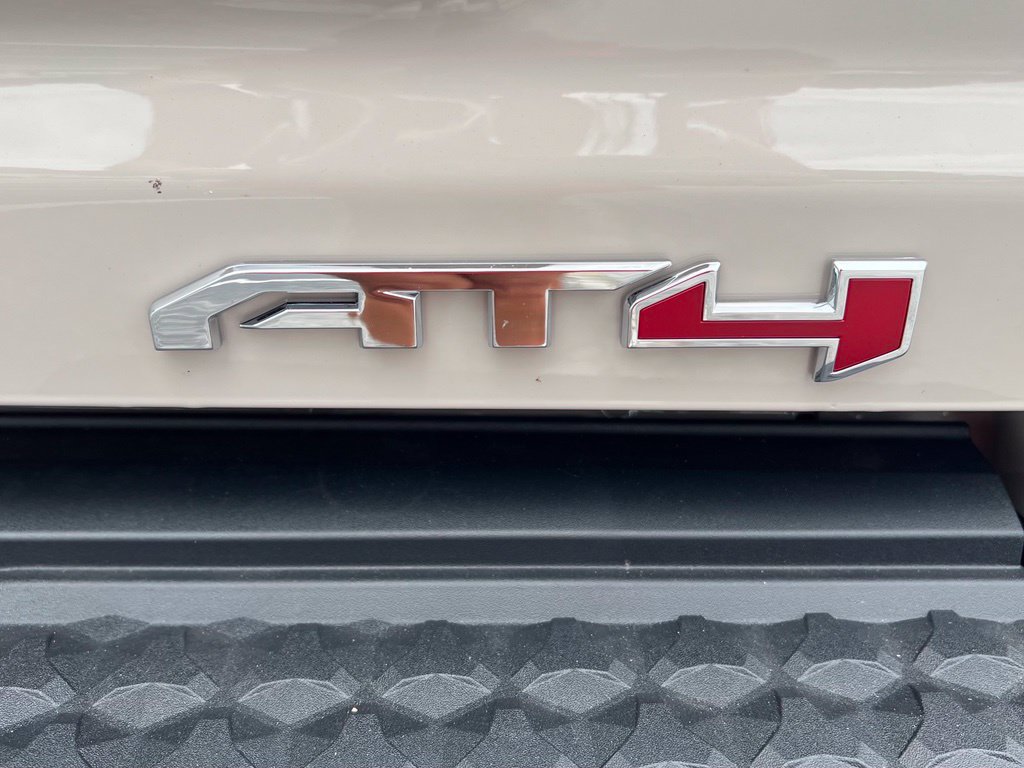 New 2026 GMC Canyon AT4 AWD/4WD image 9