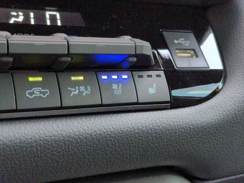 Certified 2026 Toyota Tundra Limited AWD/4WD image 21