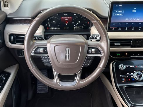 Used 2022 Lincoln Nautilus Reserve w/ Luxury Package image 13