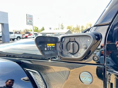 Used 2025 Jeep Wrangler Unlimited Sahara image 21