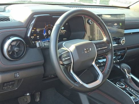 Used 2024 Chevrolet Colorado Z71 w/ Z71 Convenience Package 2 image 25