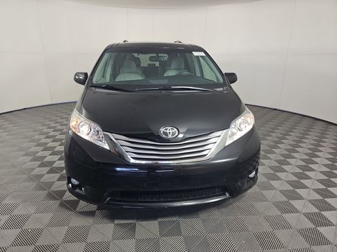 Used 2017 Toyota Sienna XLE w/ XLE Navigation Package FWD image 2