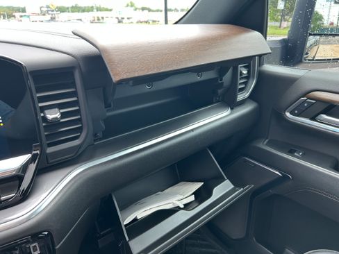 Used 2024 Chevrolet Silverado 2500 High Country w/ High Country Premium Package AWD/4WD image 40