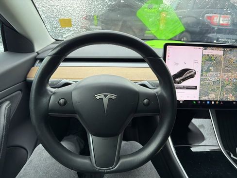 Used 2019 Tesla Model 3 Mid Range image 10