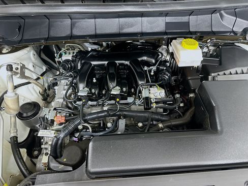 Used 2025 Nissan Pathfinder SV FWD image 34