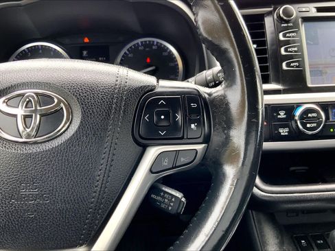Used 2018 Toyota Highlander SE AWD/4WD image 25