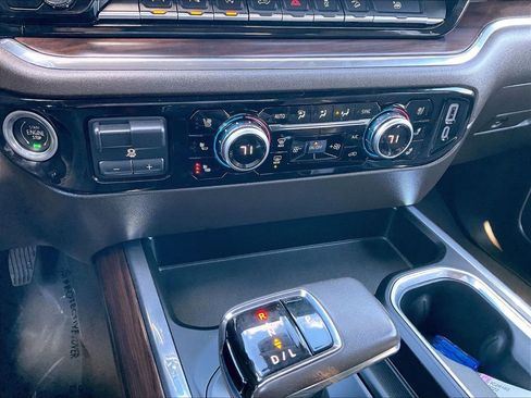 Used 2022 GMC Sierra 1500 SLT w/ SLT Premium Plus Package image 25