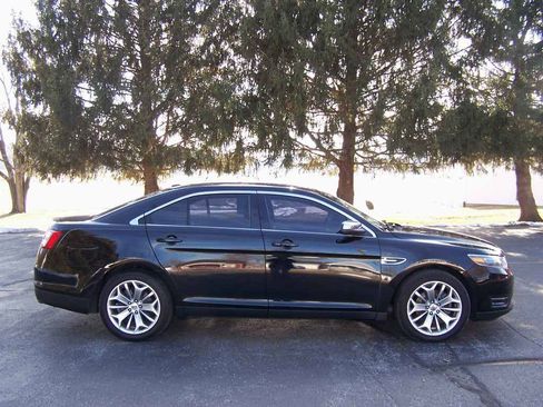 Used 2016 Ford Taurus Limited image 1