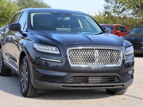 Used 2021 Lincoln Nautilus AWD image 4