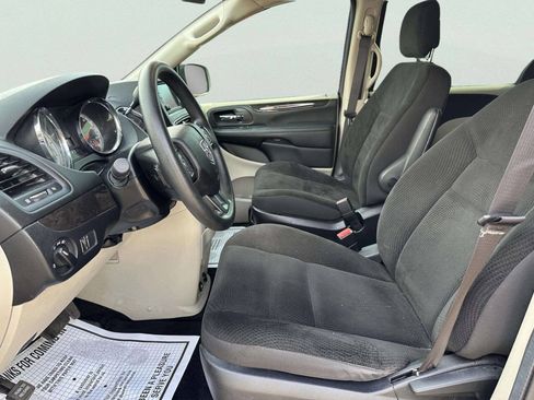 Used 2019 Dodge Grand Caravan SE FWD image 10