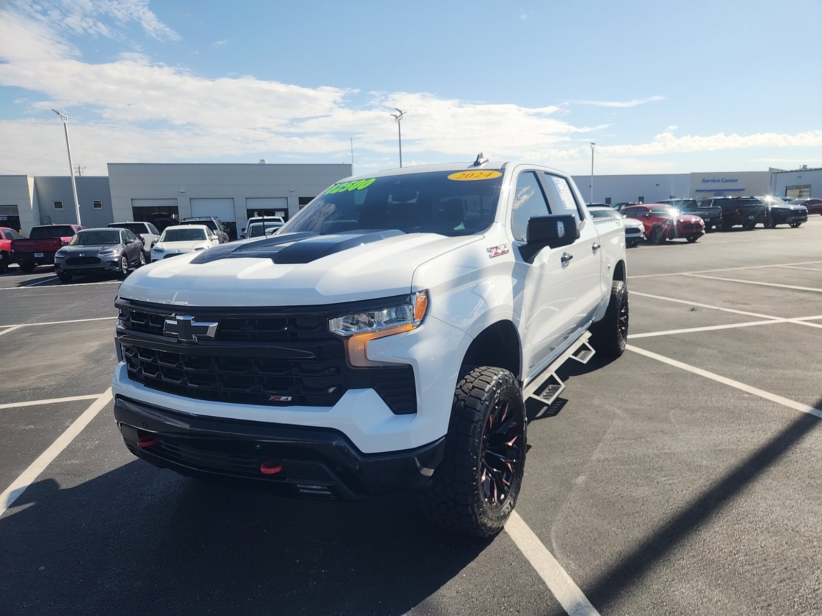 Used 2024 Chevrolet Silverado 1500 LT Trail Boss w/ LT Trail Boss Premium Package AWD/4WD image 2