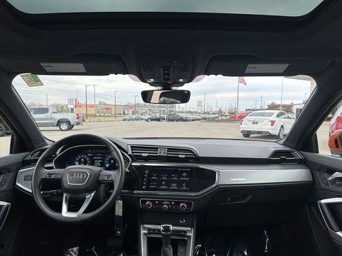 Used 2025 Audi Q3 2.0T Premium image 12