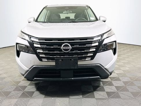 Used 2024 Nissan Rogue SV FWD image 3