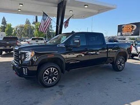 Used 2022 GMC Sierra 3500 AT4 w/ AT4 Preferred Package AWD/4WD image 5