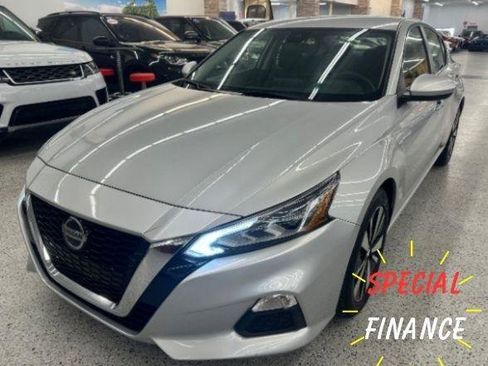 Used 2021 Nissan Altima 2.5 SV FWD image 1