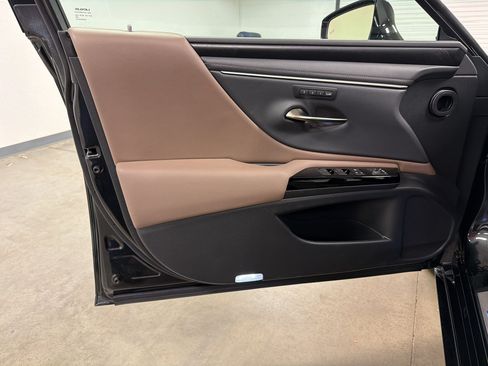 Used 2024 Lexus ES 350 w/ Premium Package FWD image 13