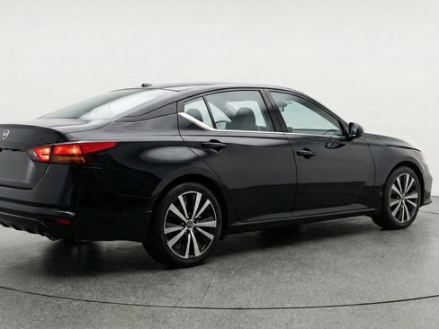 Used 2025 Nissan Altima 2.5 SV image 9