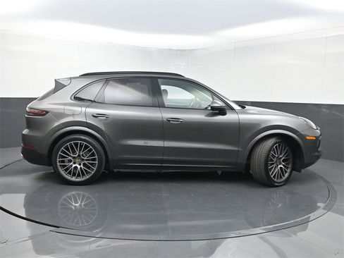 Used 2022 Porsche Cayenne S image 44