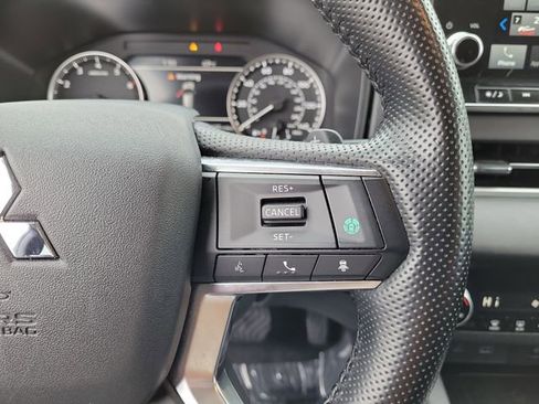 Used 2024 Mitsubishi Outlander SE image 27