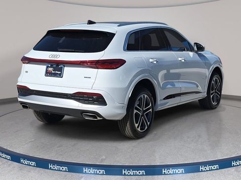Certified 2025 Audi Q5 Premium w/ Convenience Package AWD/4WD image 3