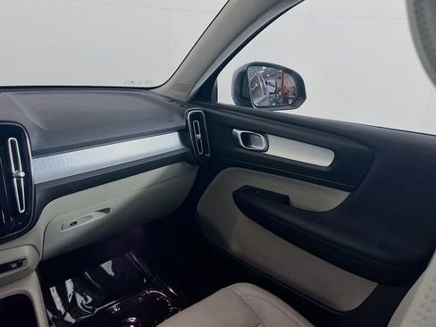 Used 2021 Volvo XC40 T5 Momentum w/ Protection Package Premier image 20