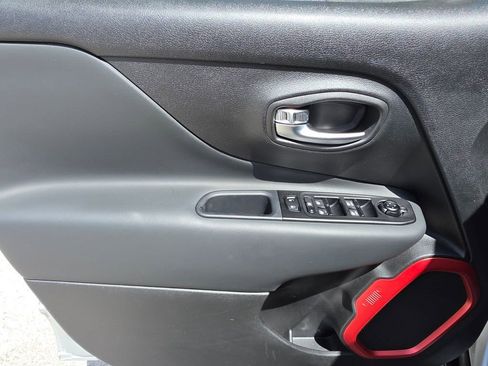 Used 2021 Jeep Renegade Trailhawk image 24