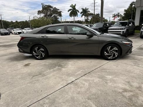 Used 2024 Hyundai Elantra Limited FWD image 14