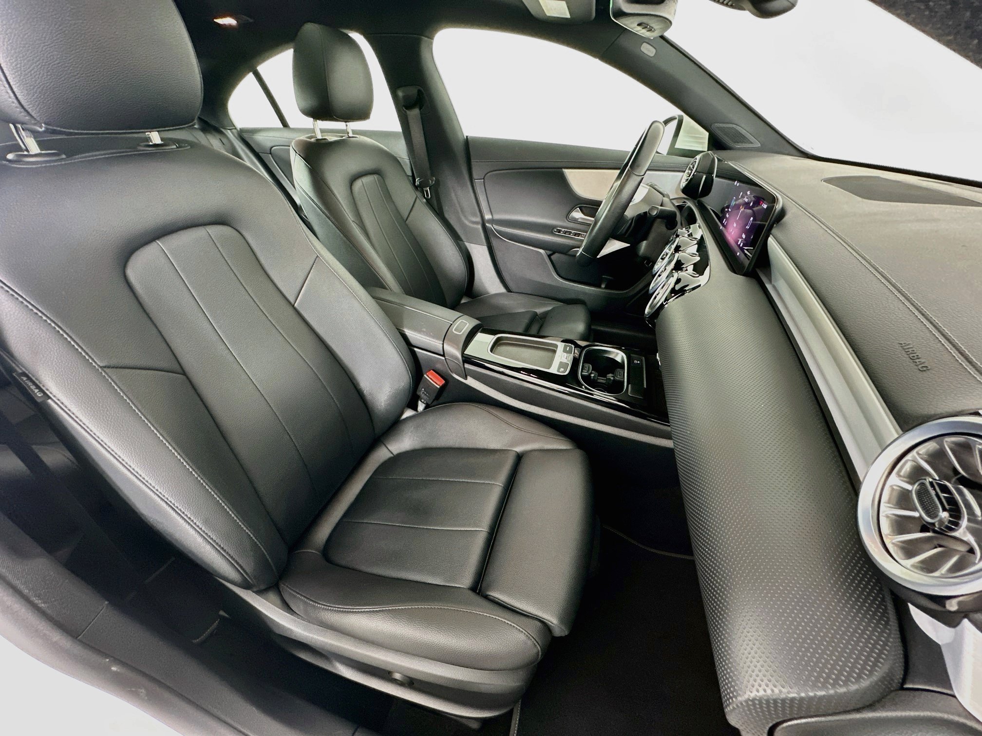 Used 2025 Mercedes-Benz CLA 250 image 31