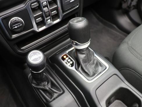 Used 2023 Jeep Wrangler Unlimited w/ Sun & Screen Package image 26