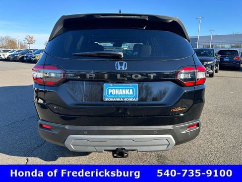 Certified 2025 Honda Pilot TrailSport image 5