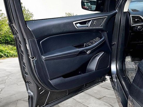 Used 2019 Ford Edge SEL w/ Cold Weather Package image 19
