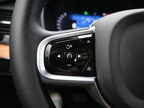 Used 2025 Volvo XC90 B6 Plus image 26