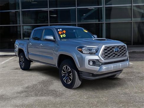 Used 2023 Toyota Tacoma TRD Sport image 2