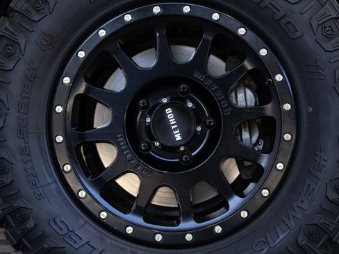 Used 2019 Toyota Tundra SR5 w/ SR5 Convenience Package image 10