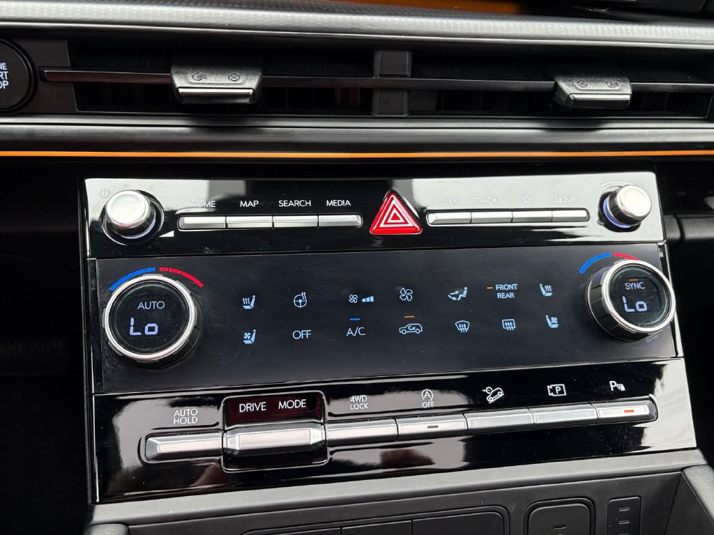 Used 2025 Hyundai Santa Fe Calligraphy AWD/4WD image 16