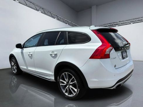 Used 2017 Volvo V60 T5 Cross Country w/ Climate Package AWD/4WD image 5