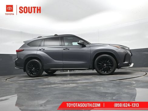 Used 2023 Toyota Highlander XSE AWD/4WD image 43
