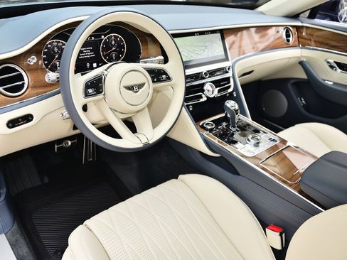 Used 2021 Bentley Flying Spur V8 image 4