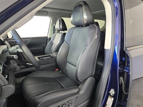 Used 2025 INFINITI QX80 Sensory image 6