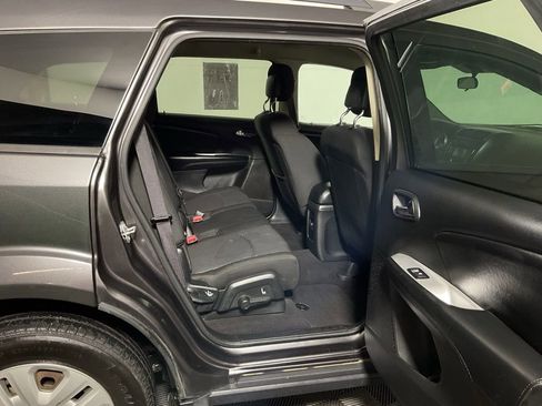Used 2017 Dodge Journey SE image 25