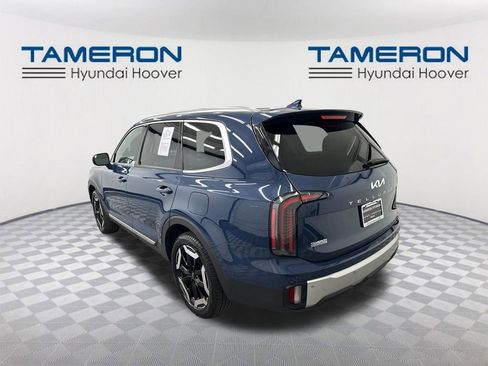 Used 2023 Kia Telluride EX w/ EX Captain's Chair Package image 3