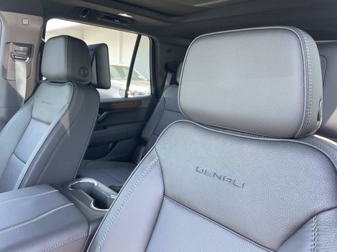 New 2026 GMC Yukon Denali w/ Denali Reserve Package AWD/4WD image 19